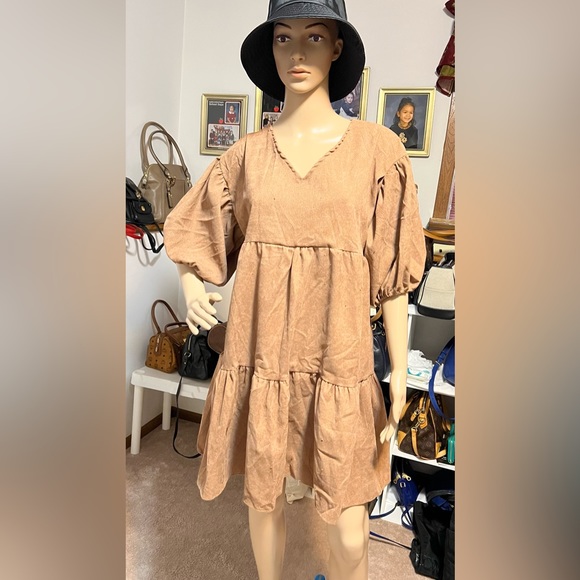 Dresses - Picture 4 of 6